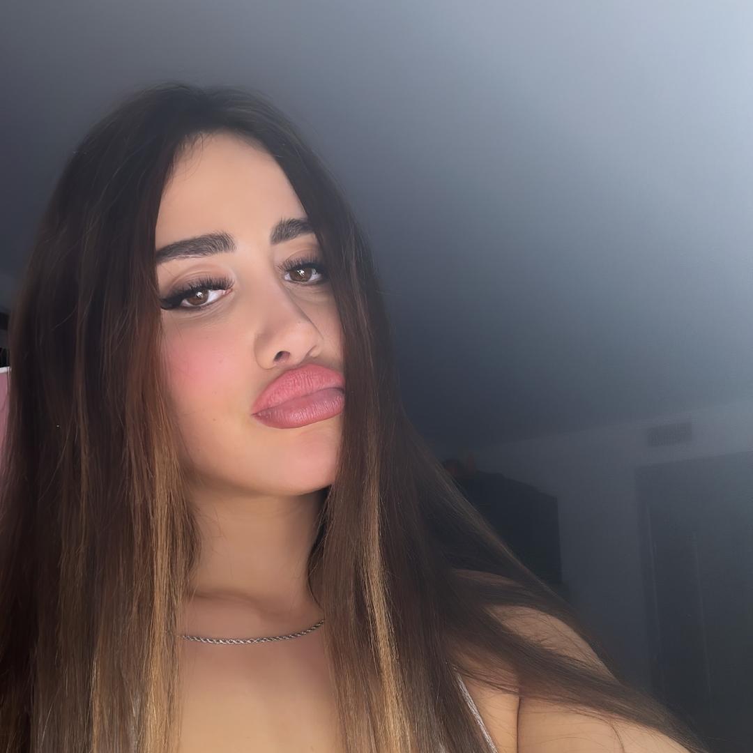 Watch all of Esterbron live streams and highlights on BIGO LIVE. 